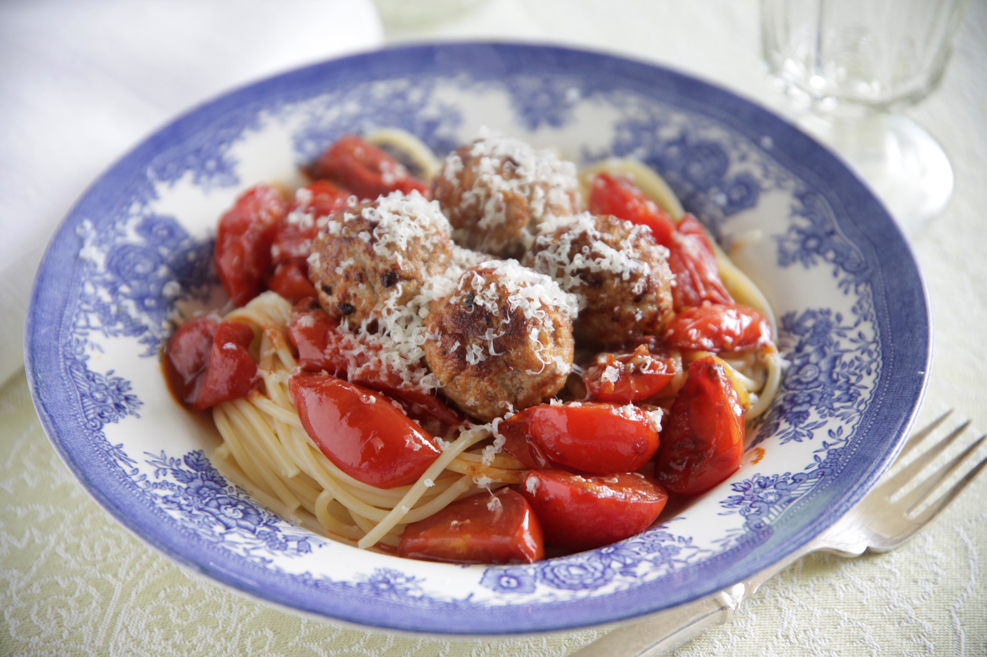Ovnbagte polpette i tomatsauce med spaghetti