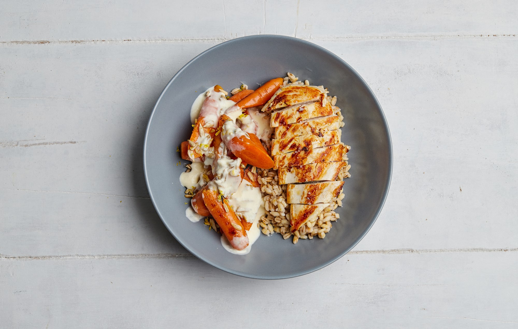 Kylling med stegte gulerødder, pecorino og ris
