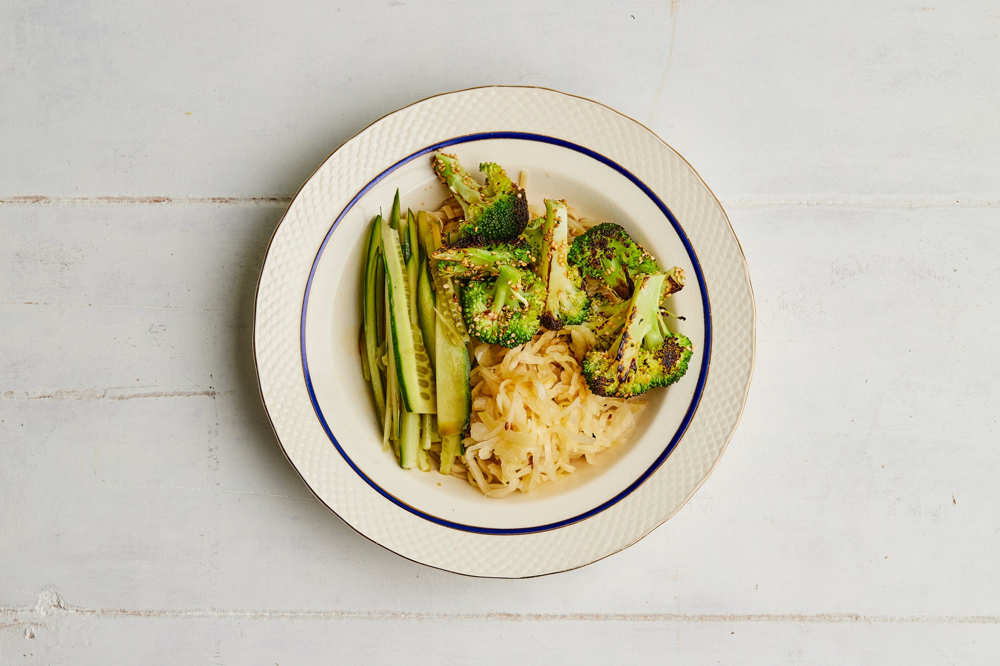 Bagt kulmule med tangsalat, sesam og broccoli