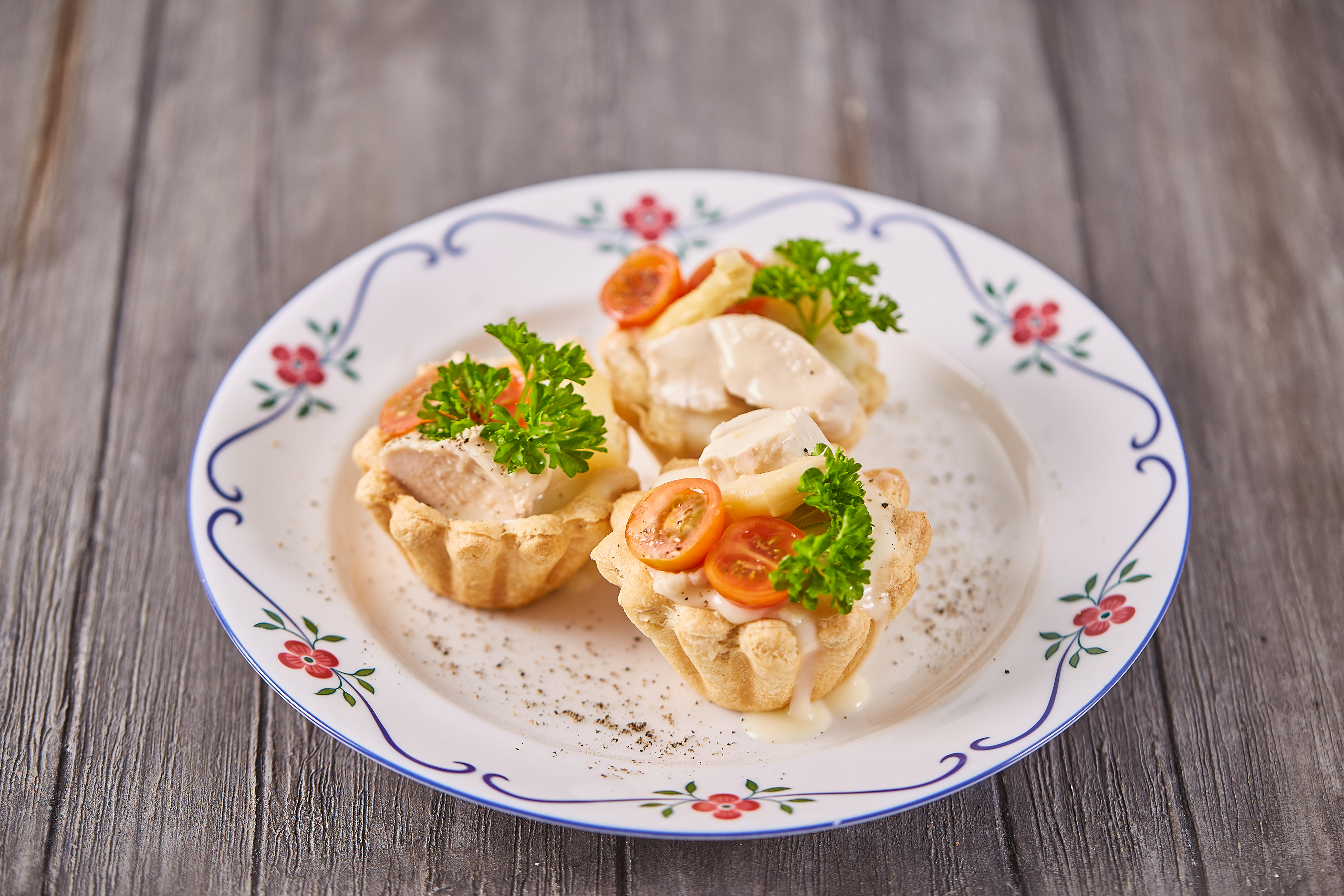 HEAT: Høns i asparges med tarteletter