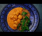 Heat: Oksekødboller i romescosauce med perlespelt og spinat