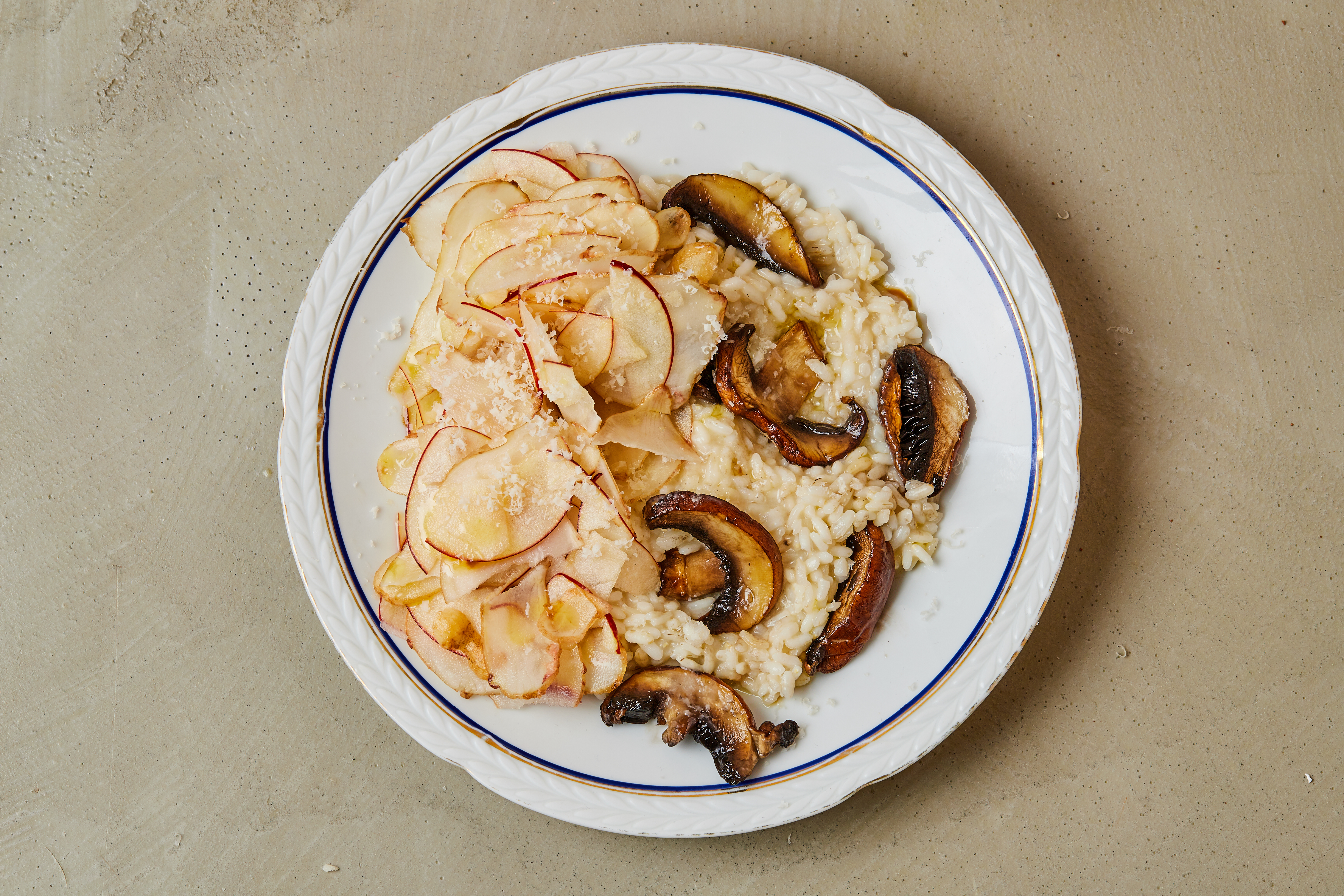 Risotto Med Jordskokker, Svampe Og Brændt Citron - Opskrift Fra ...