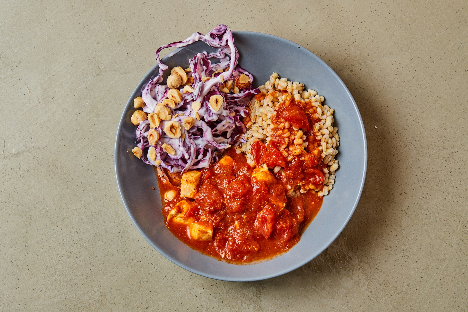 Svinefilet med ingefær, tomat og sprødt kål - Opskrift fra Skagenfood.dk