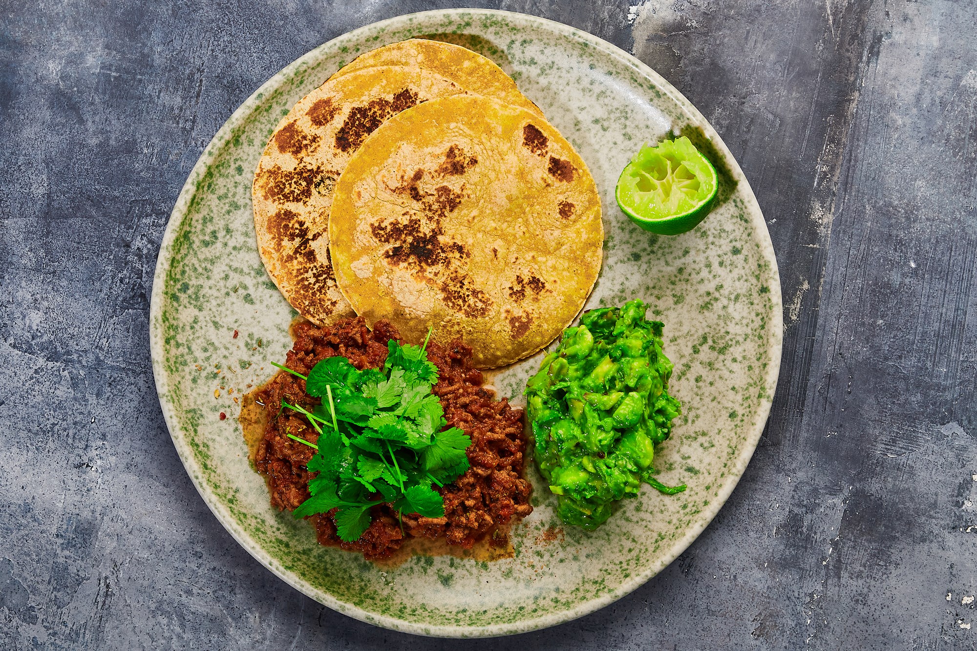 Just-heat: Mexicansk Picadillo med majstortillas & avokado-rødløgssalsa