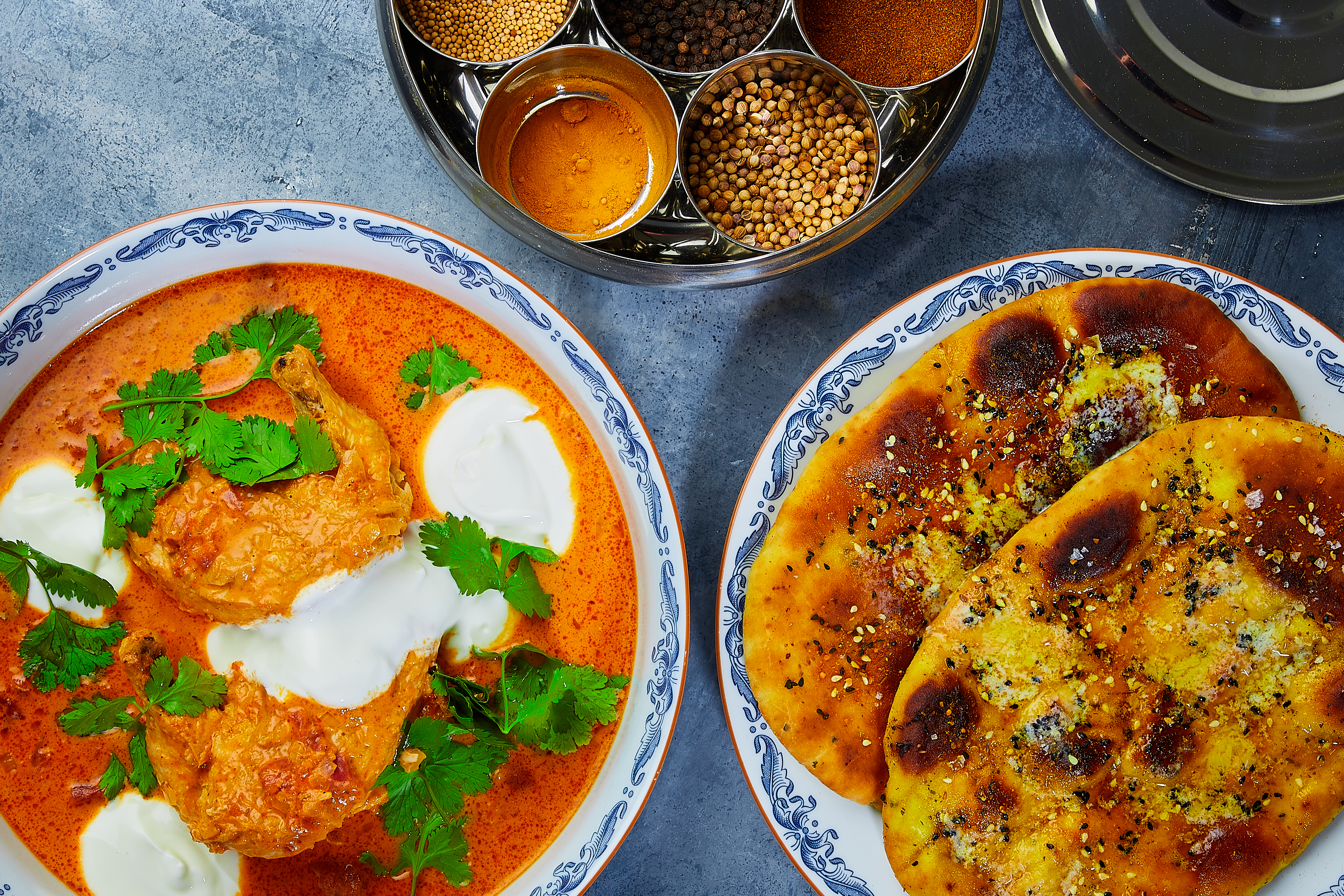 Chicken Vindaloo på Hopballe kyllingebryst med friskbagte naanbrød