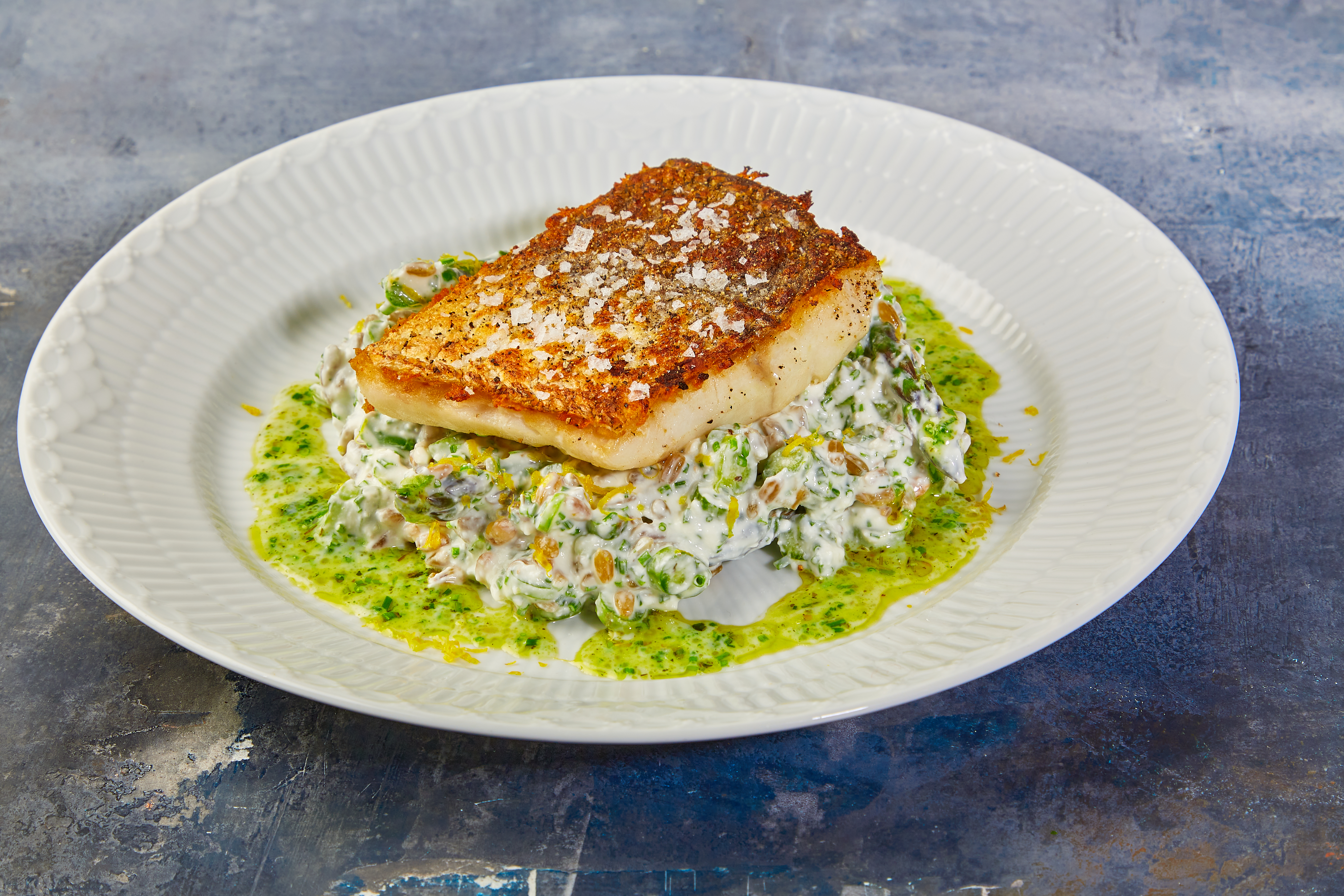 Skindstegt kulmule/hvilling med lun salat af asparges & rygeost