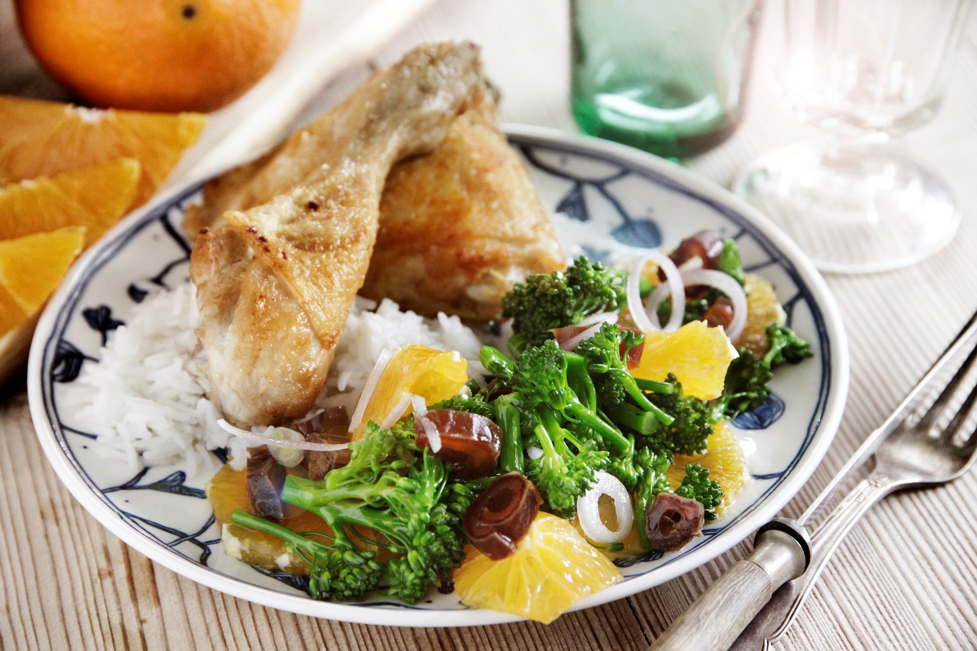 Ras-el-hanout/appelsin-kylling med broccoli-abrikossalat og ris