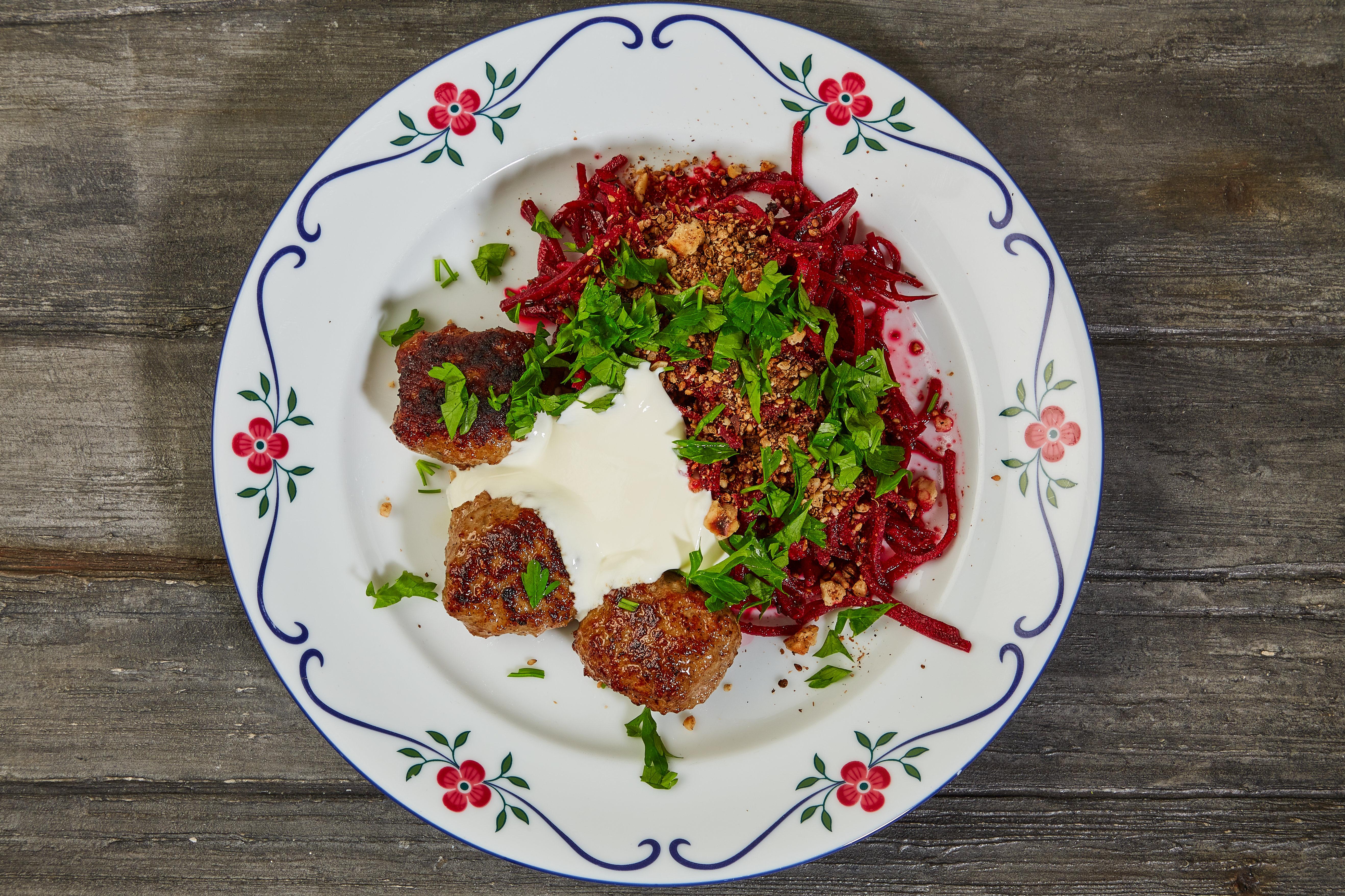 Köfta kebab med rødbedebulgur & citrondressing