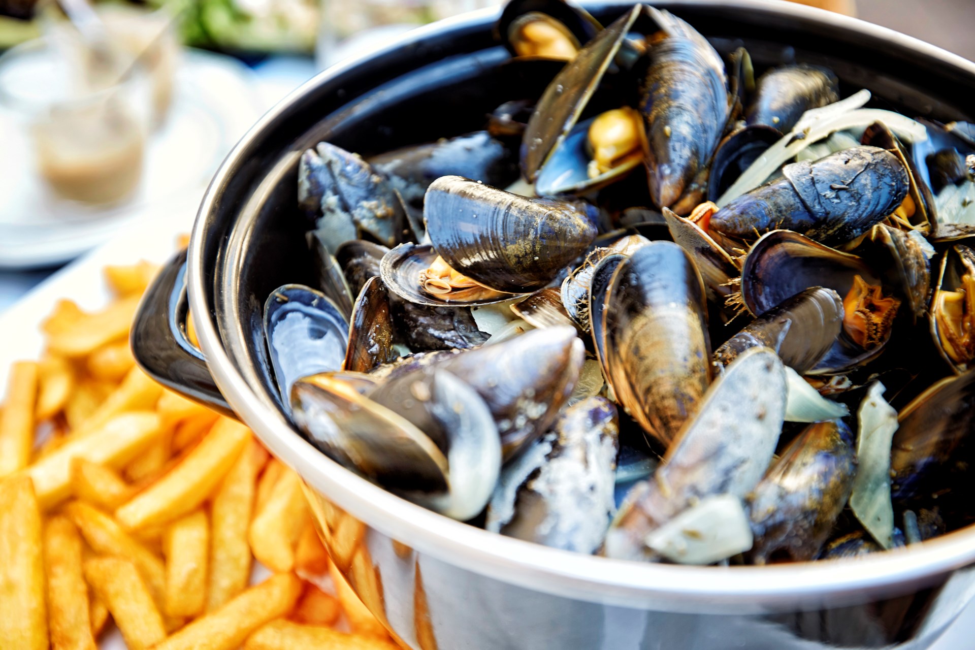 Moules marinières frites Opskrift fra Skagenfood.dk Moules marinières frites Opskrift fra Skagenfood.dk
