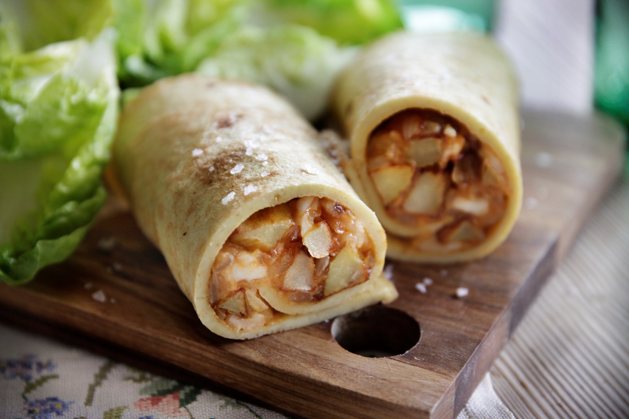 Æggewraps a la spanske tortillas med mørksej, Farmhouse cheddar, kartofler og spinat.