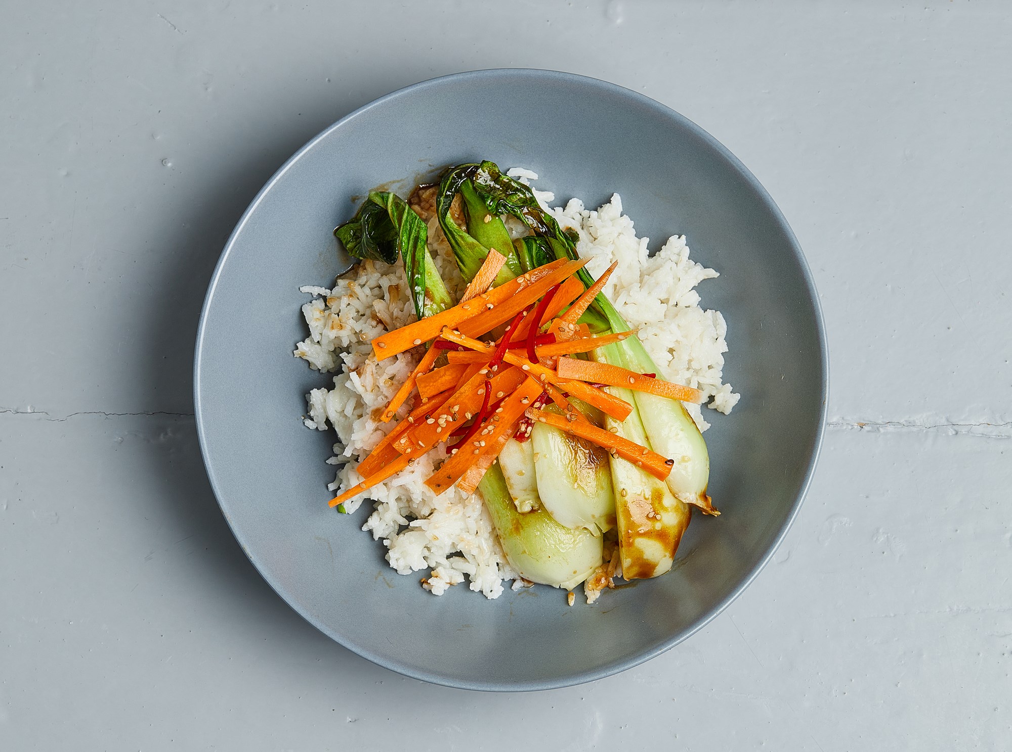 Pak choy i hoisin med ris og syrlige gulerødder