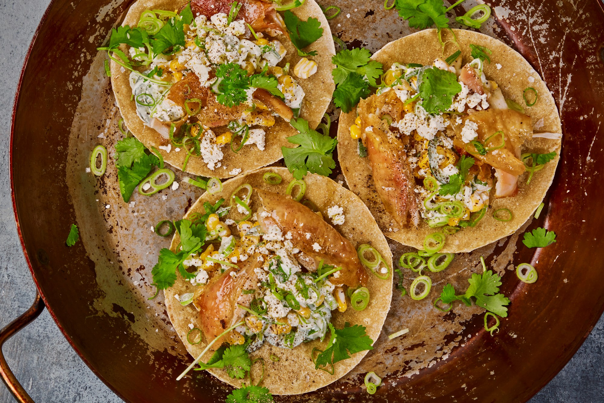 Hopballekylling med tortillas og mexikansk Esquites salat