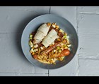 Bagt rødspætte med stegte gulerødder i indisk curry