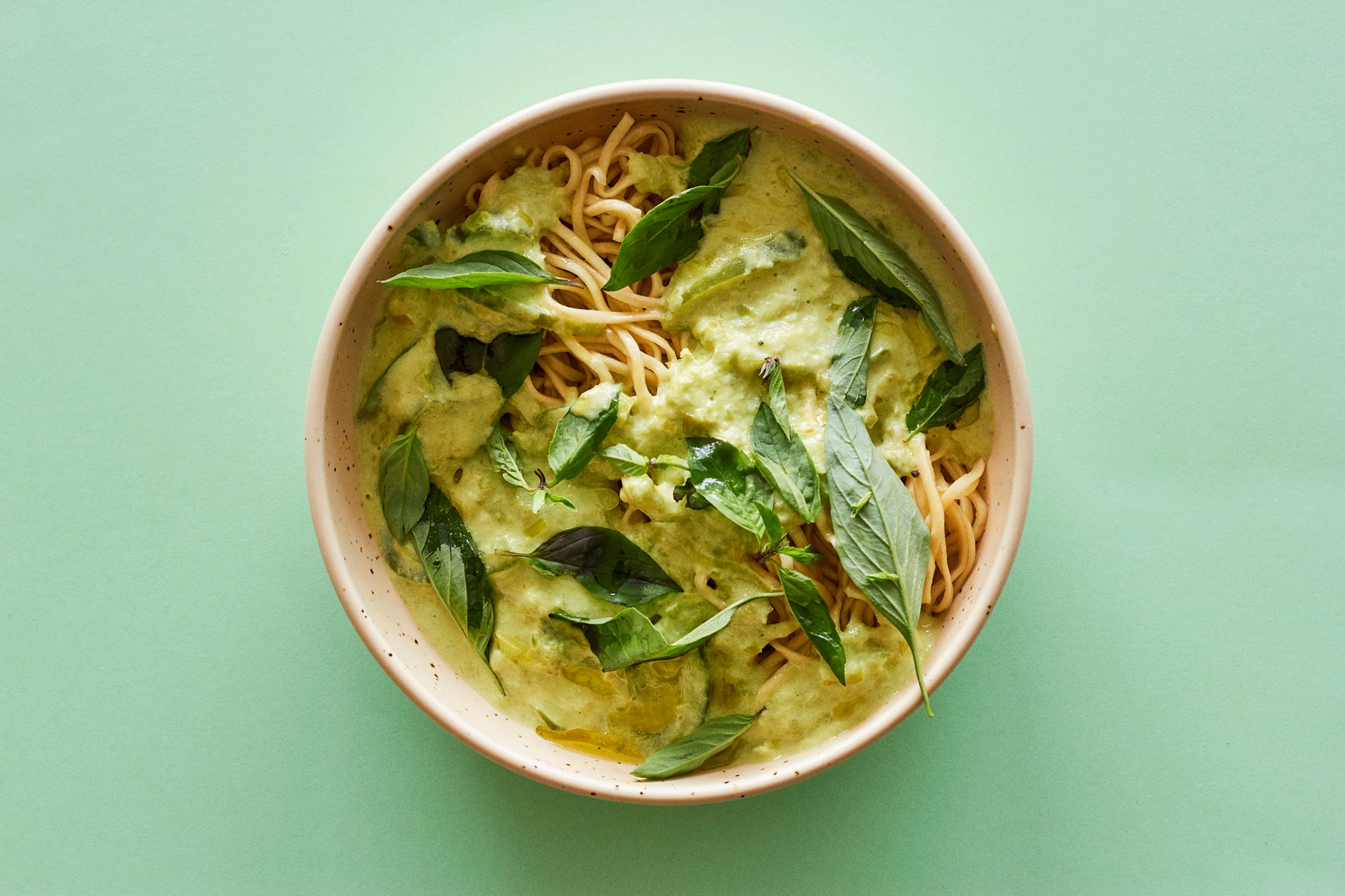 Mild grøn karry med thai basilikum, ingefær og fiskesauce