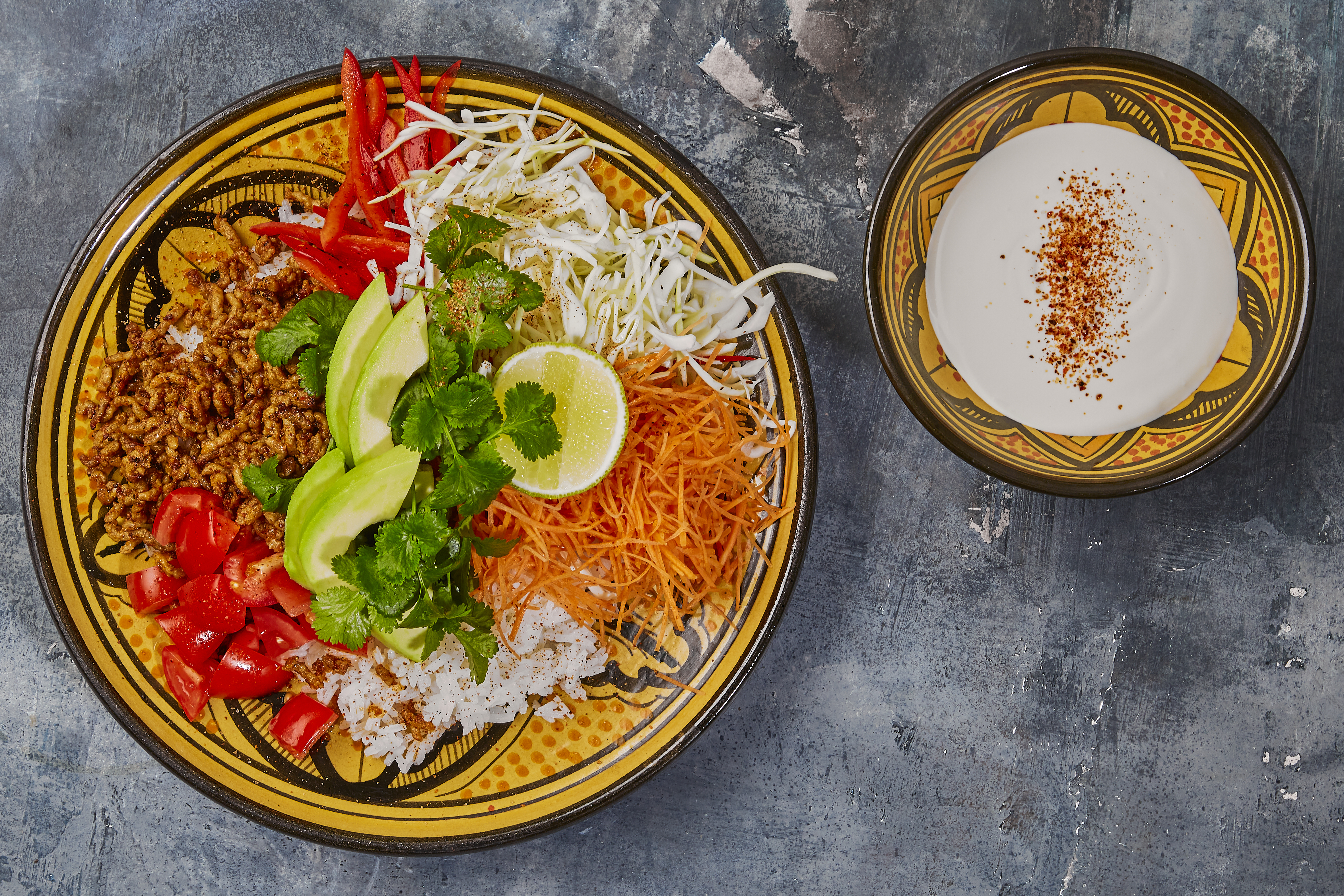 Mexicansk burrito bowl med gris, avokado & ris