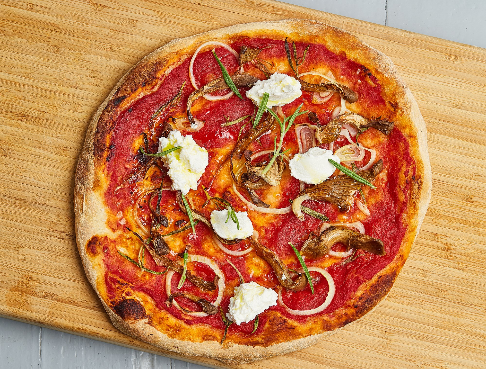 Pizza med østershatte, ricotta og rosmarin