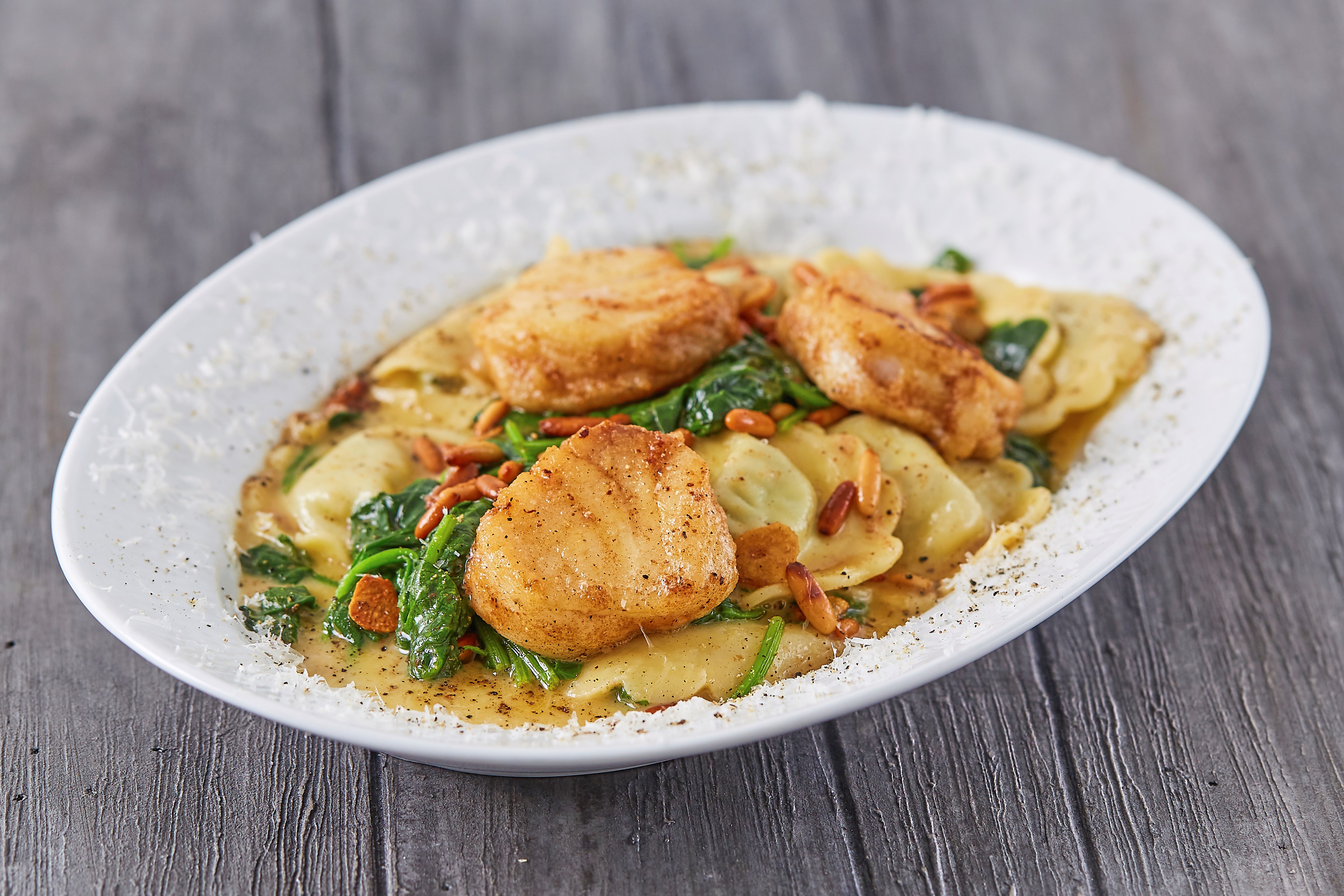 Stegt kulmule og ravioli med ricotta og spinat med pinjekerner og ...