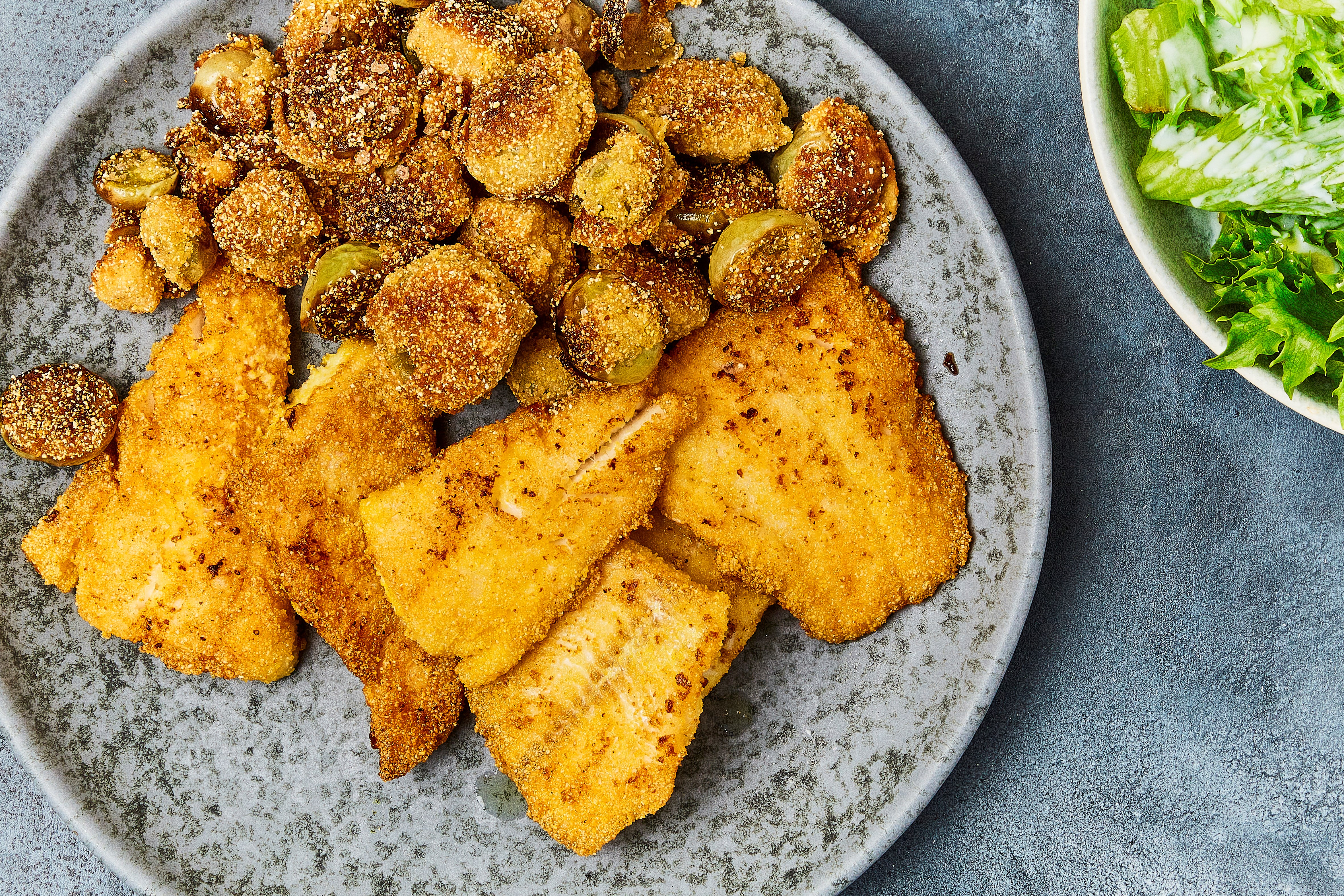Majs-stegt kulmule loins med southern-style fried green tomatoes og ...