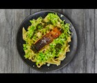 Bagt laks med porrer og tagliatelle i bagnèt verd piemontese