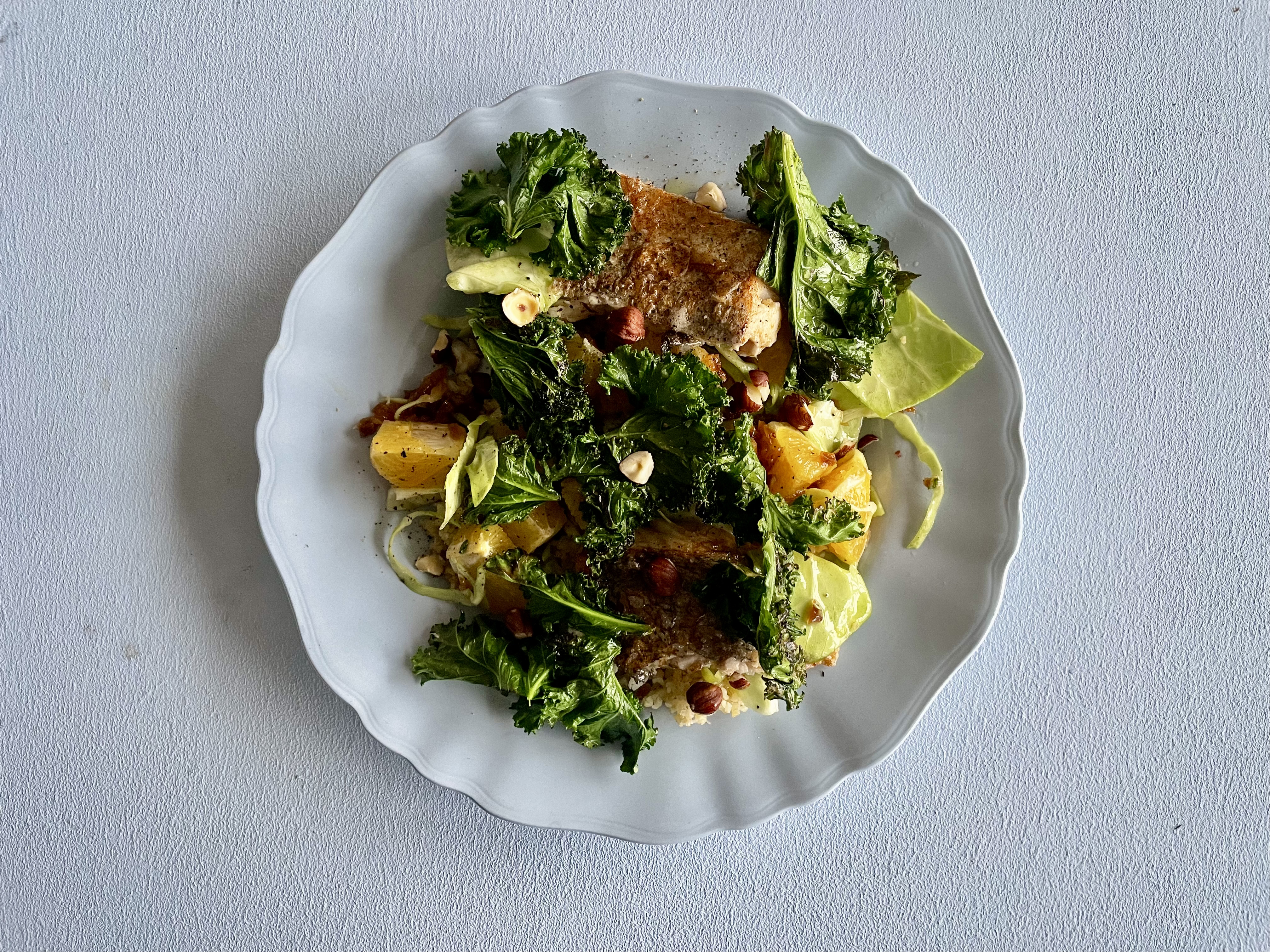 Stegt kulmule/hvilling i sesamolie med grønkål og abrikos