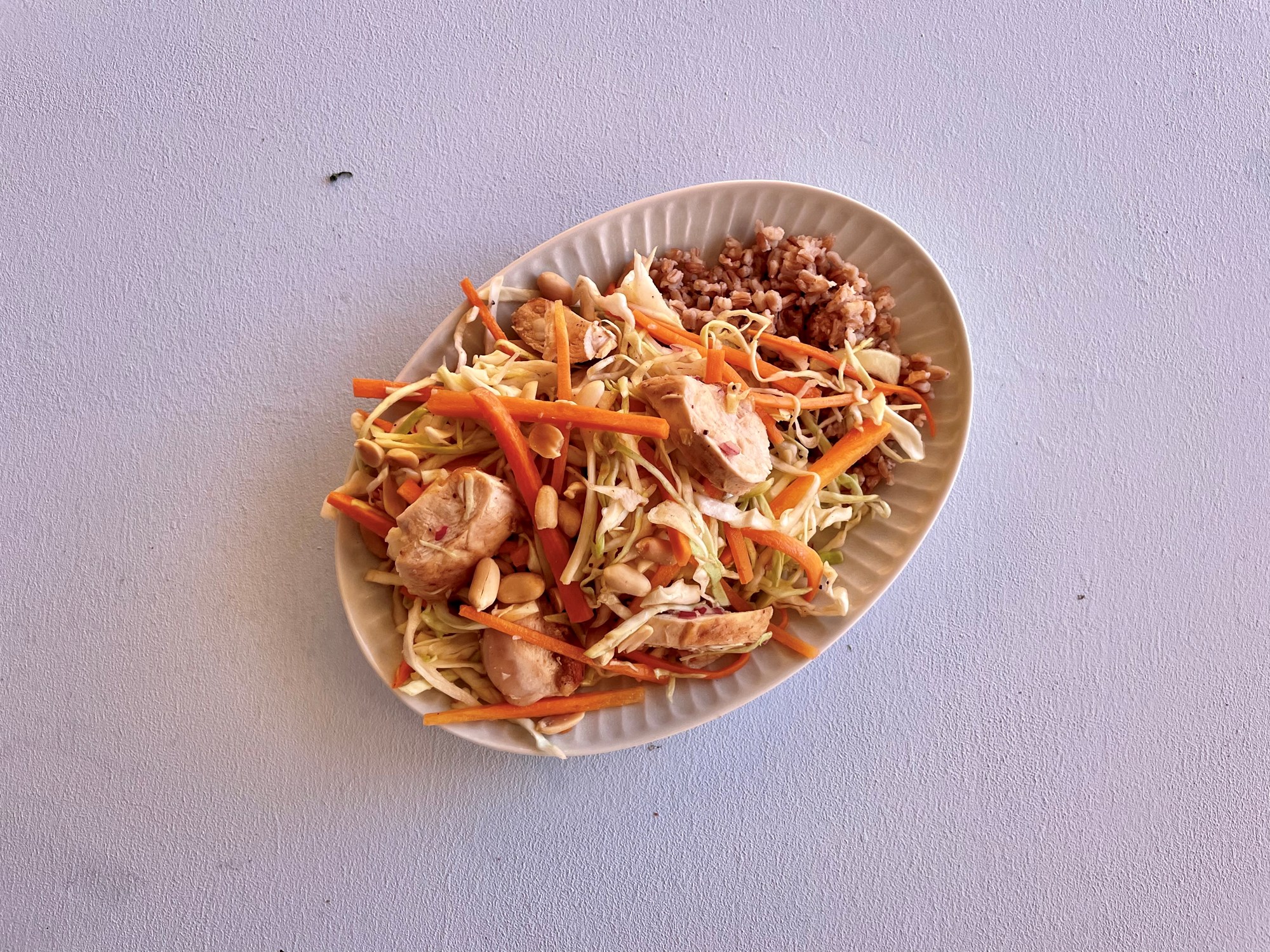 Goi ga - Vietnamesisk hønsesalat med spidskål og peanuts