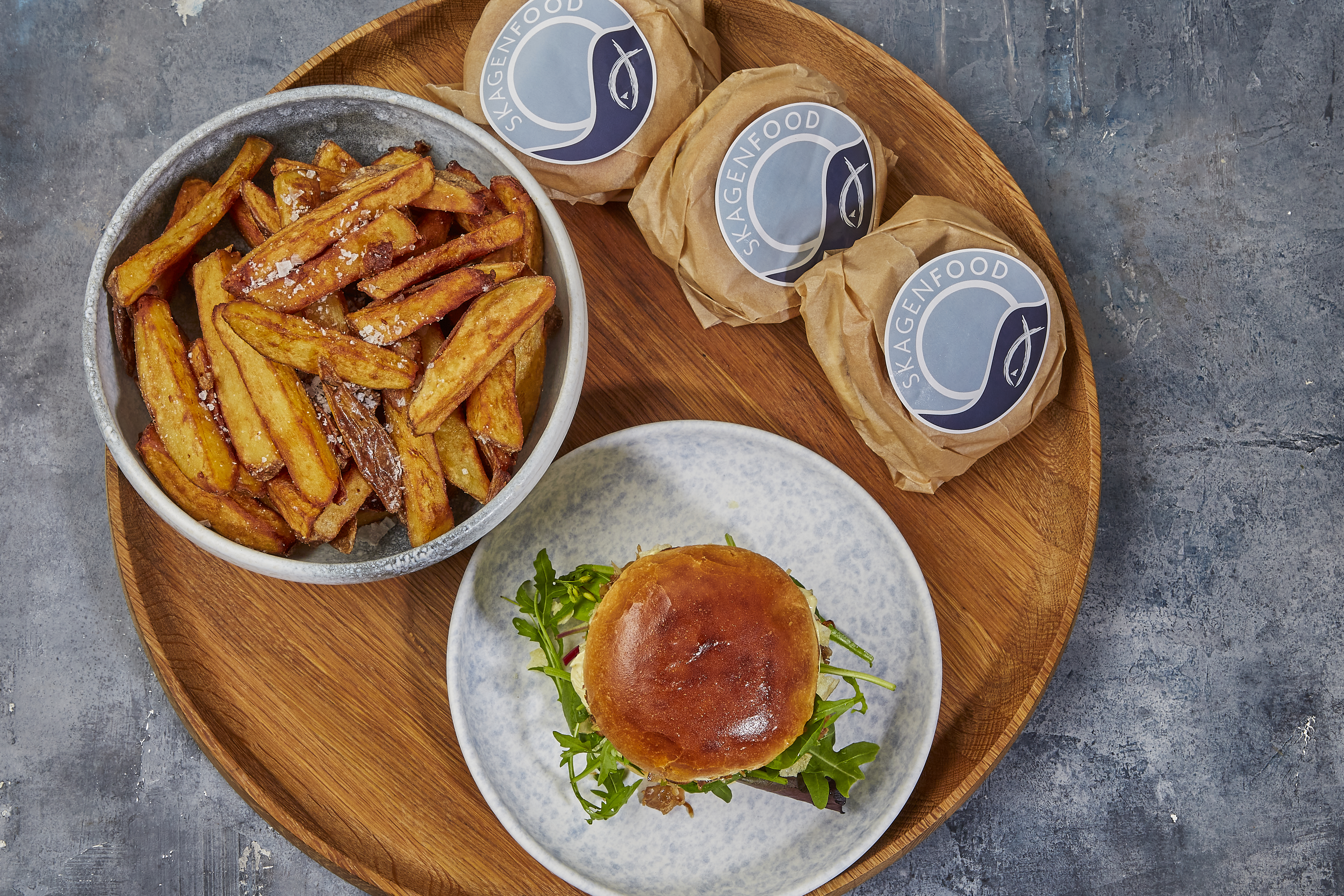 ELITE - Team DK Smashburger med agurke-dildpickles, tomatrelish og pommes