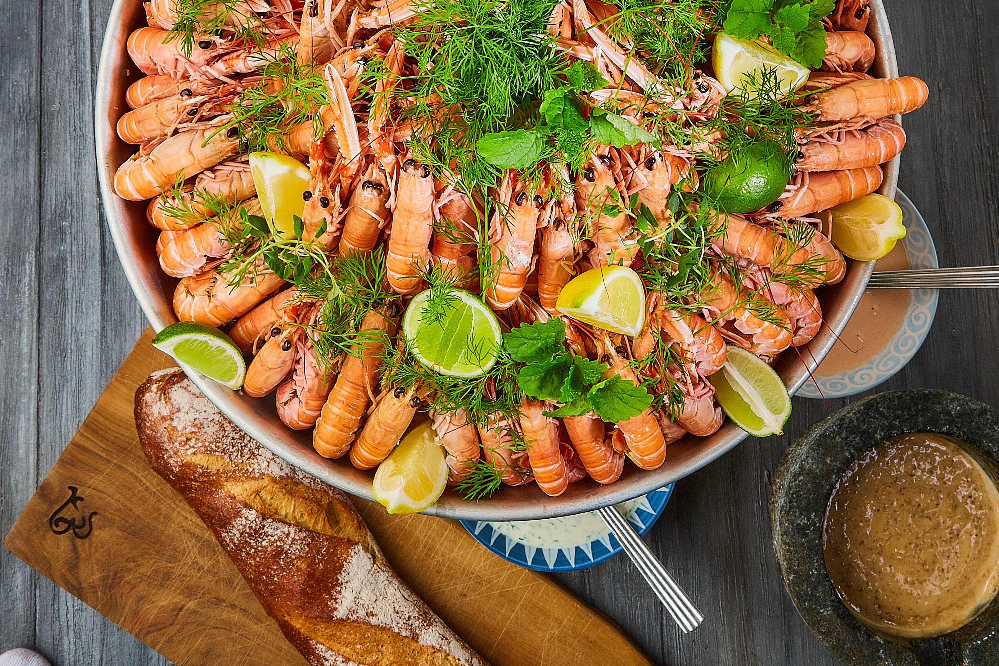 Petit jomfruhummere med cocktaildressing, dilddressing og gomadressing ... Petit jomfruhummere med cocktaildressing, dilddressing og gomadressing ...