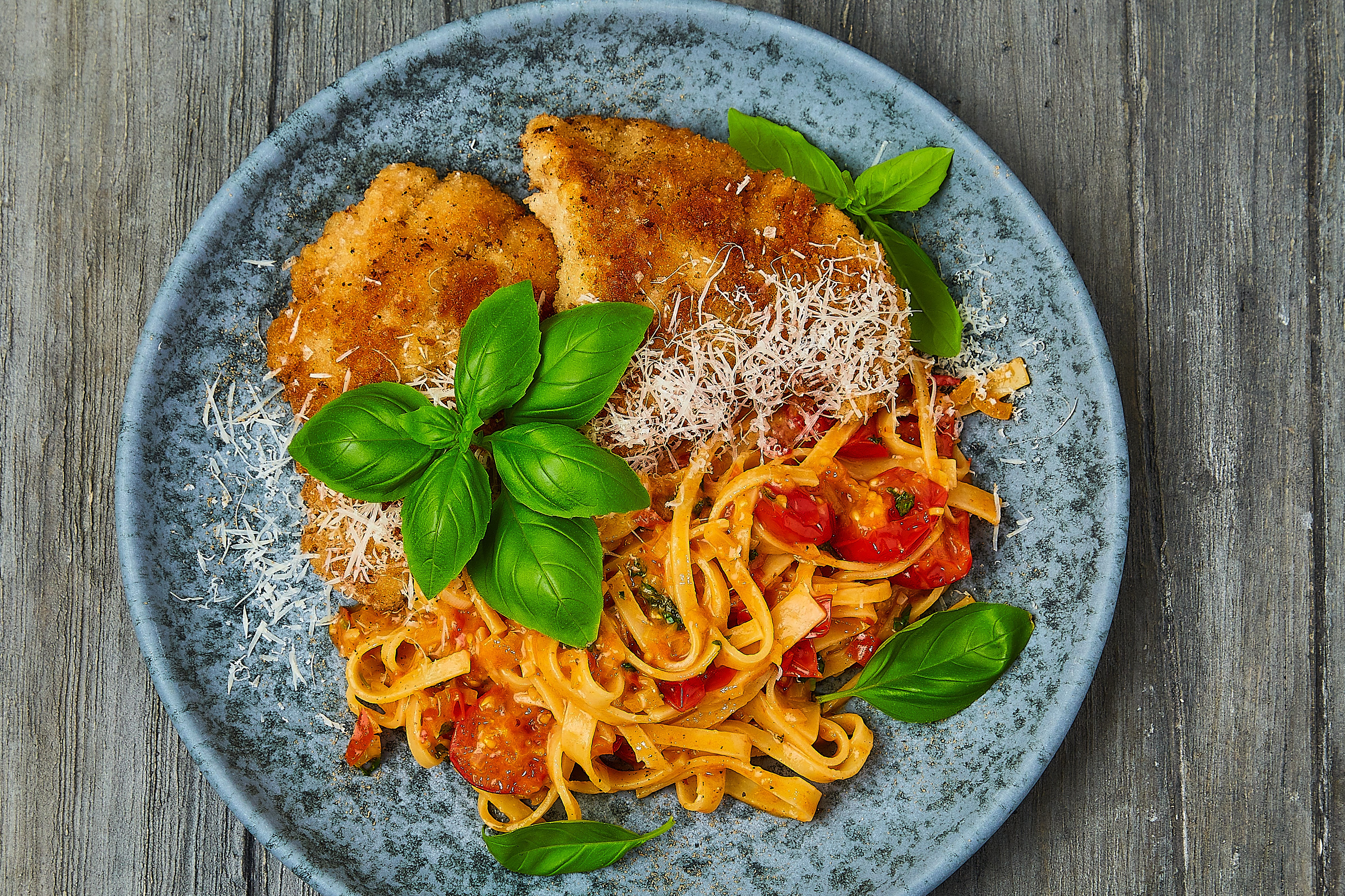 Schnitzel af lange med spaghetti alla Milanese - Opskrift fra Skagenfood.dk